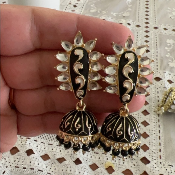 classic earring - Picture 3 of 3